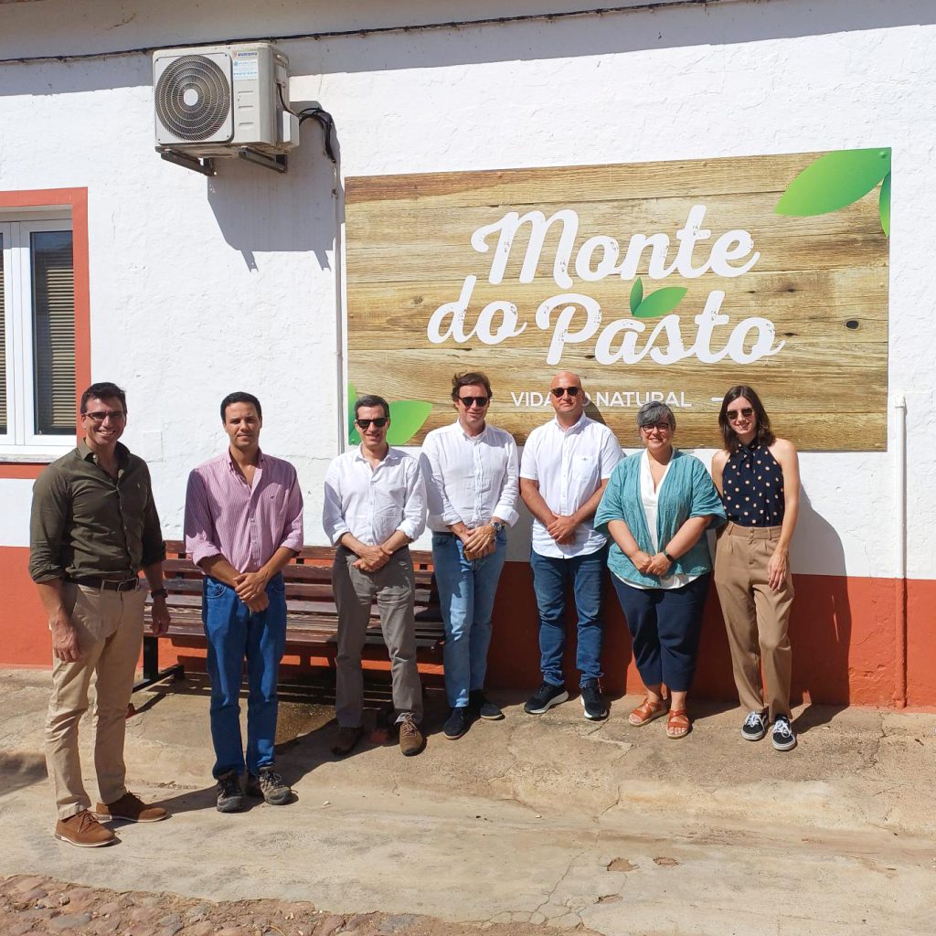 Equipa da ADENE na visita ao Monte do Pasto, em Cuba, Alentejo
